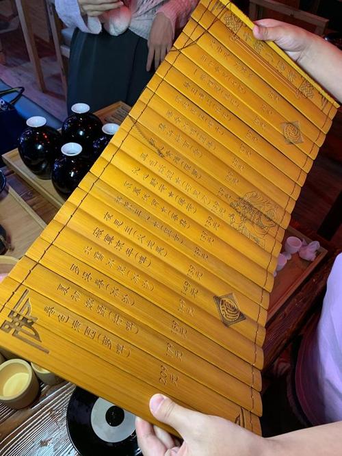 长春新开个中国风小酒馆,各种水果酒颜值超高,还有小哥哥献唱